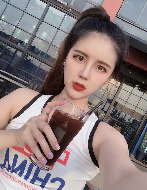 温哥华外围女大学生